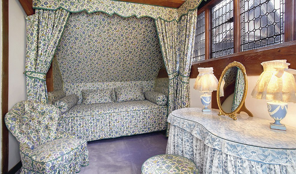 Hever Castle History Astor Bedroom