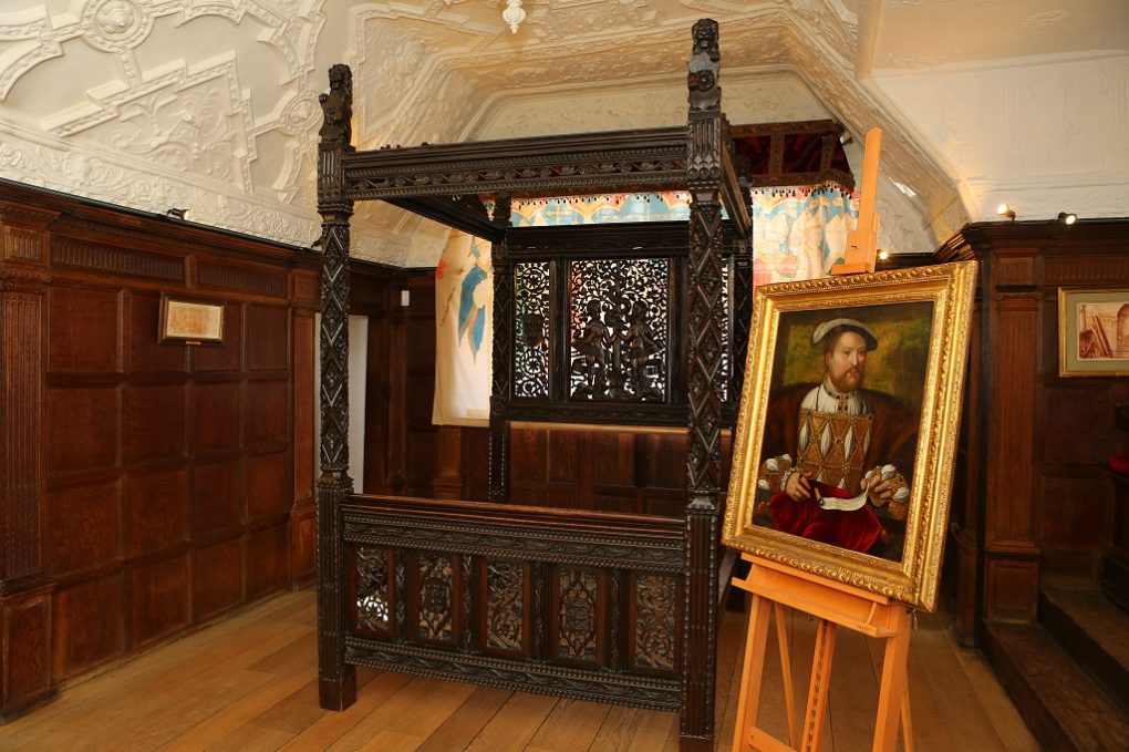 Tudor Portrait & Bed at Hever Castle