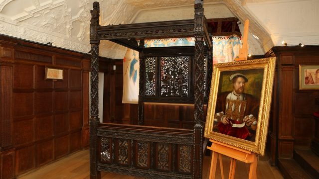 Tudor Portrait & Bed at Hever Castle