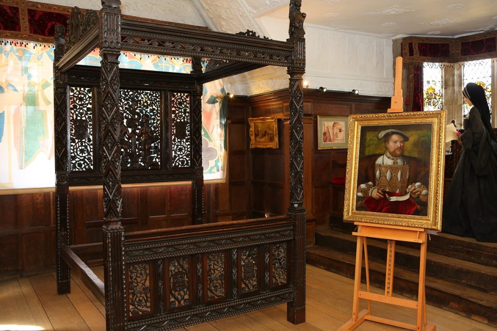 Tudor Bed & Henry VIII Portrait